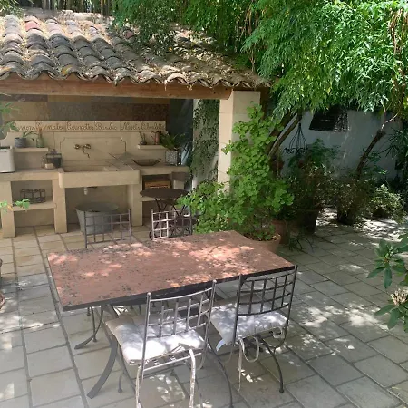 D'hote Charlambias לינה וארוחת בוקר
