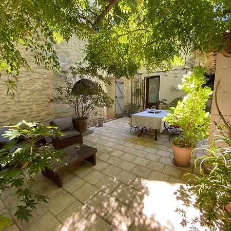 D'hote Charlambias Bed & Breakfast Vallabregues